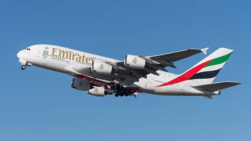 Airbus A380 linii Emirates podczas lądowania